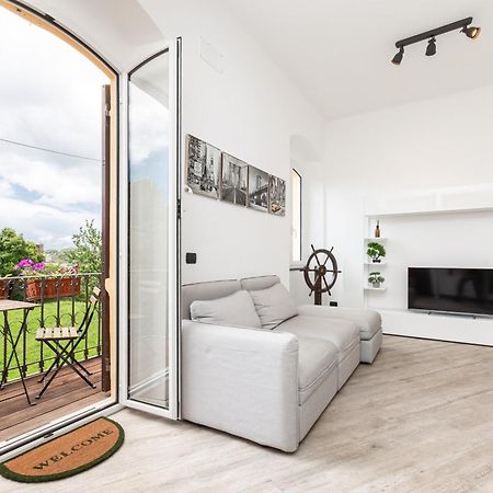 Spacious 3-Bedroom Apartment - 10 Min To City Center & 5 Min To Gaslini Hospital Janov Exteriér fotografie