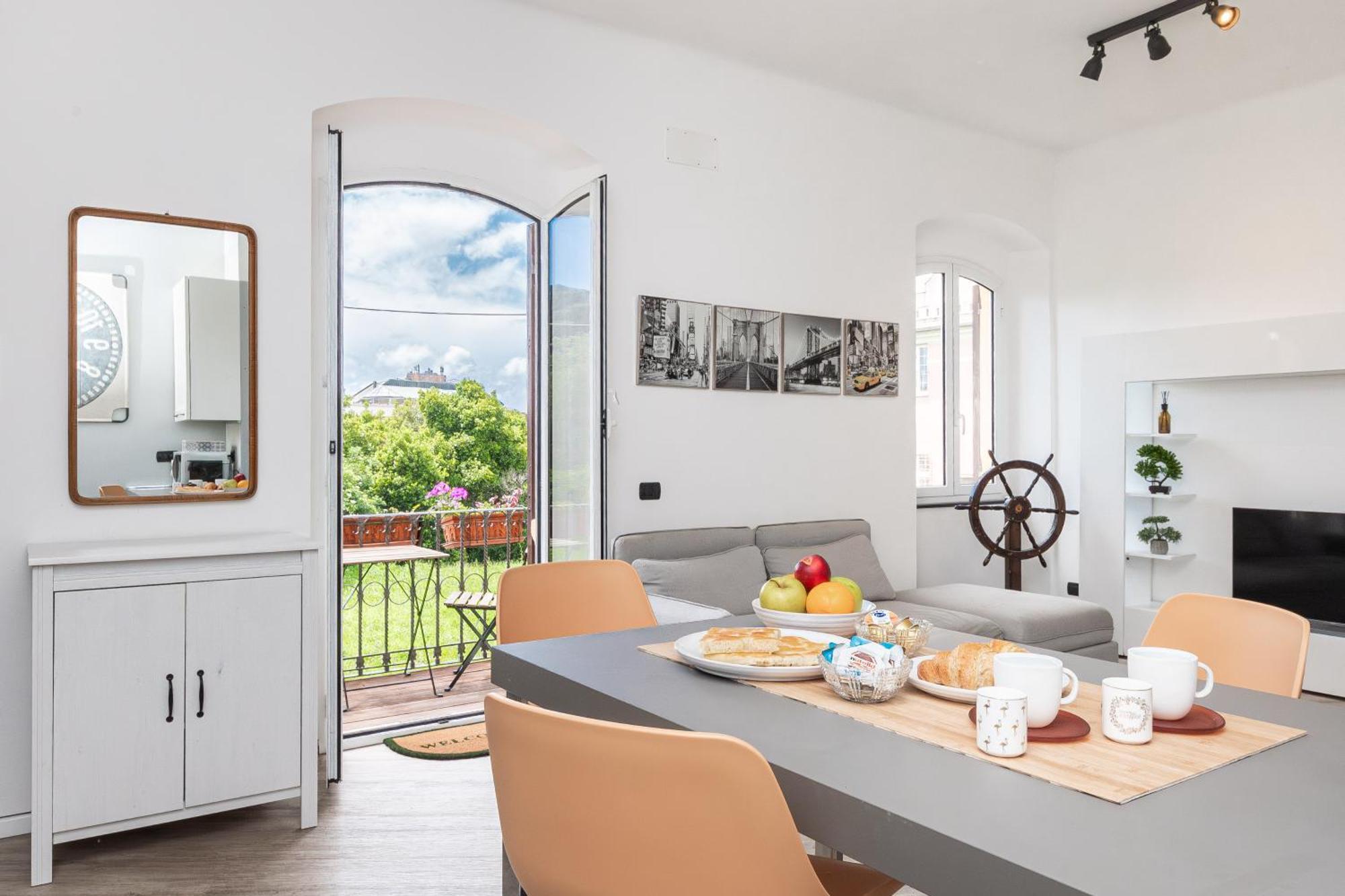 Spacious 3-Bedroom Apartment - 10 Min To City Center & 5 Min To Gaslini Hospital Janov Exteriér fotografie