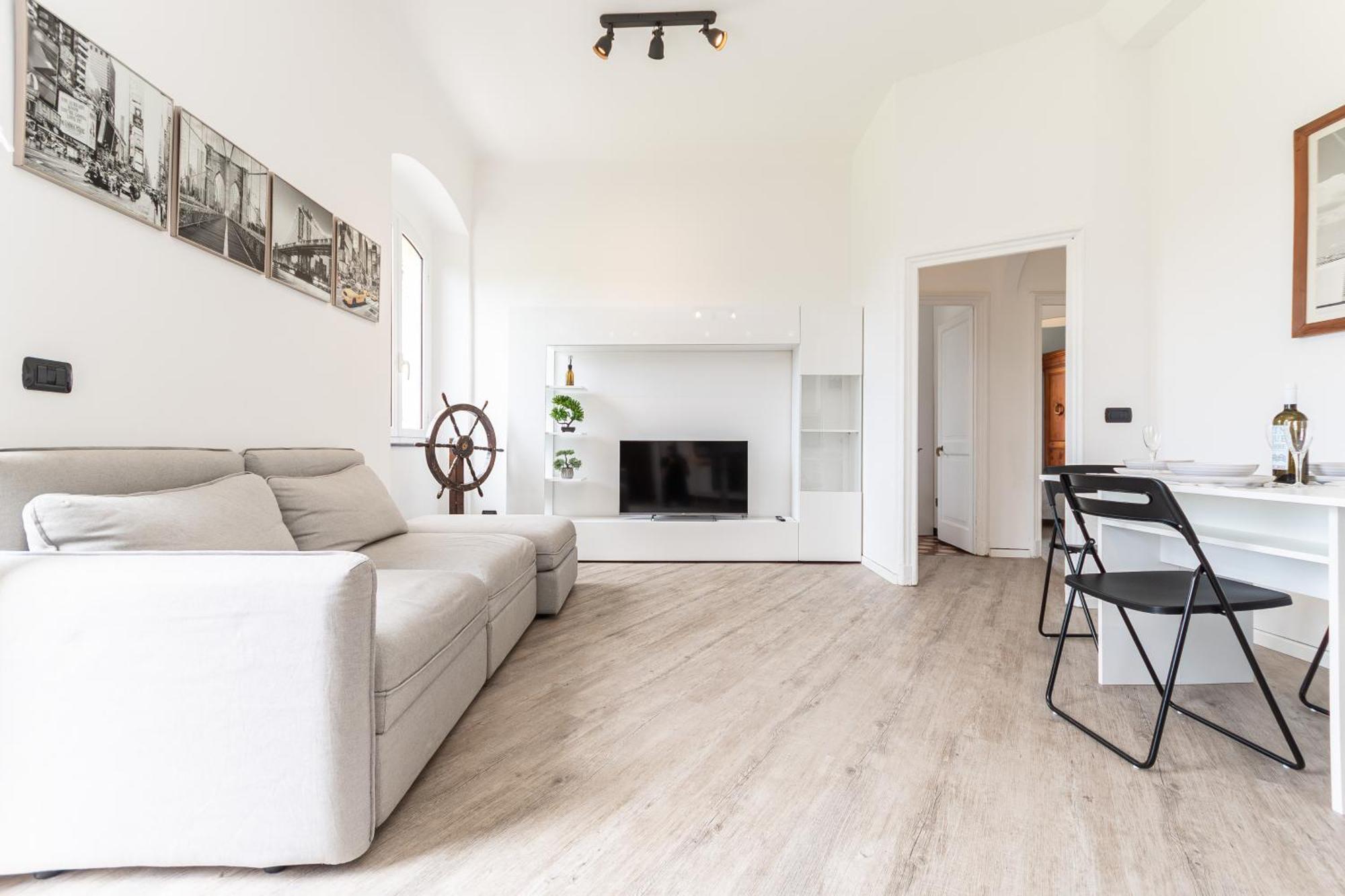 Spacious 3-Bedroom Apartment - 10 Min To City Center & 5 Min To Gaslini Hospital Janov Exteriér fotografie