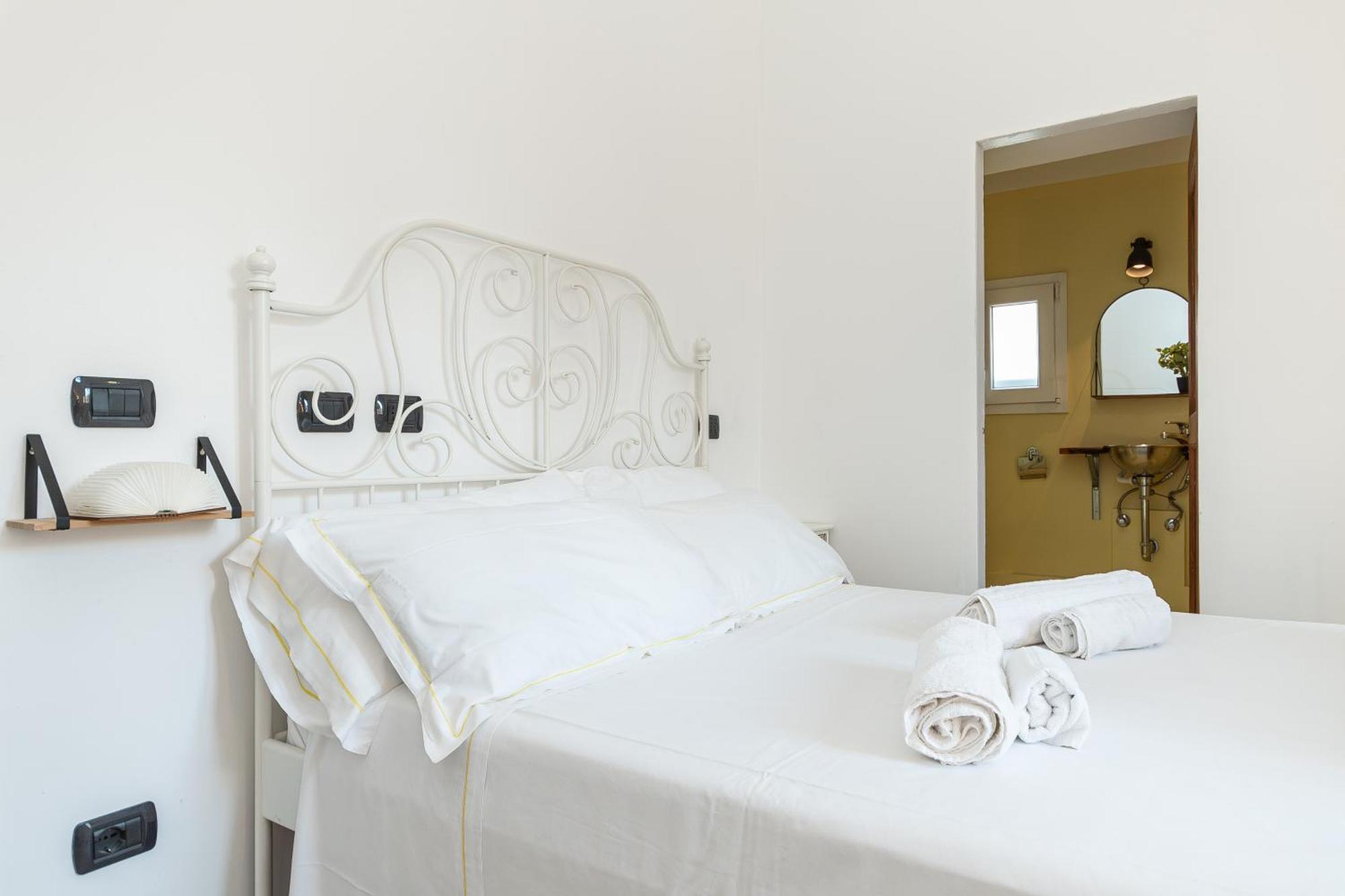 Spacious 3-Bedroom Apartment - 10 Min To City Center & 5 Min To Gaslini Hospital Janov Exteriér fotografie