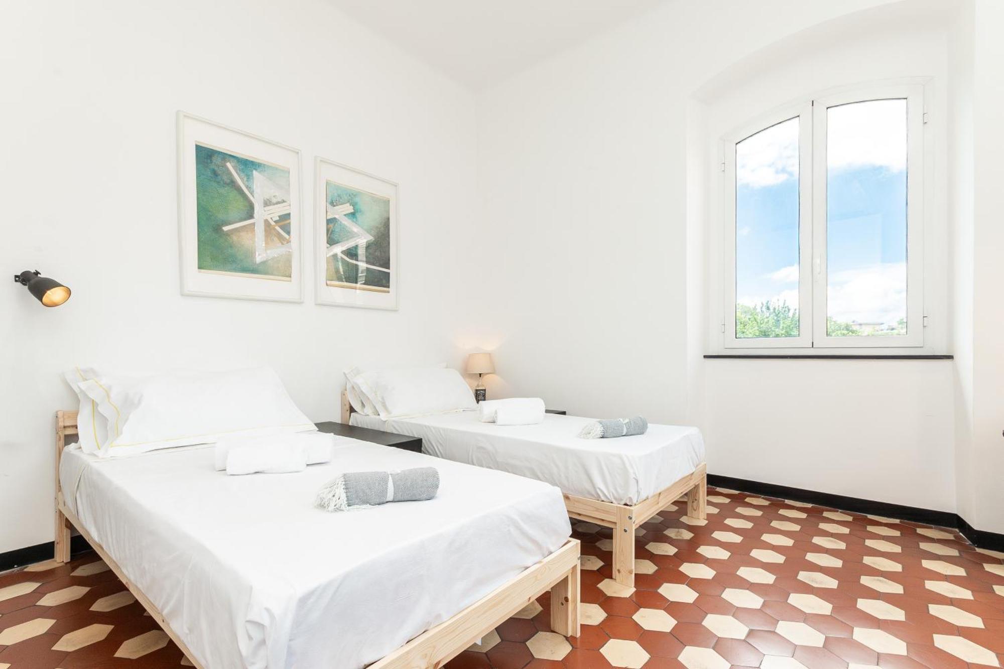 Spacious 3-Bedroom Apartment - 10 Min To City Center & 5 Min To Gaslini Hospital Janov Exteriér fotografie