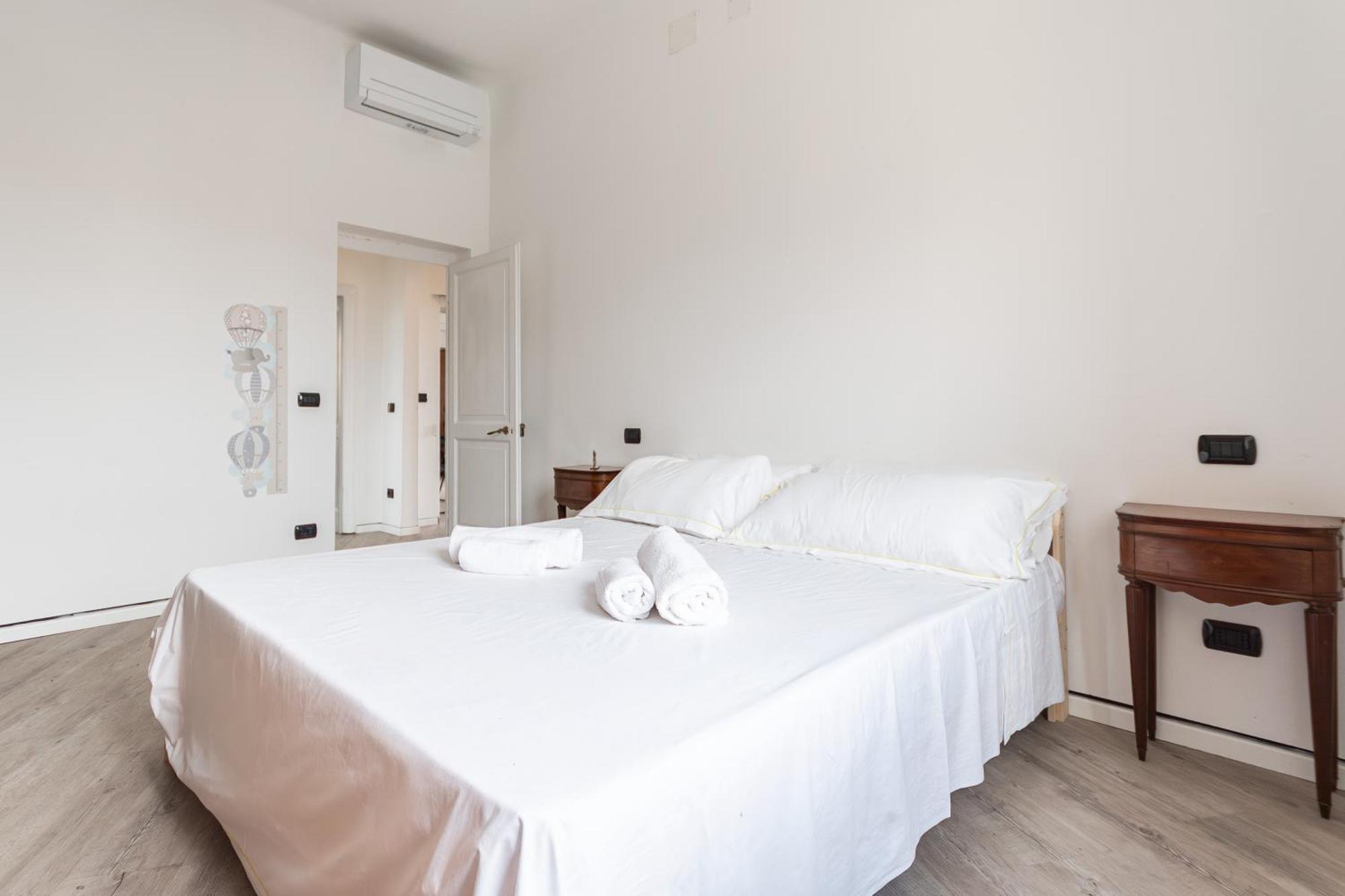 Spacious 3-Bedroom Apartment - 10 Min To City Center & 5 Min To Gaslini Hospital Janov Exteriér fotografie