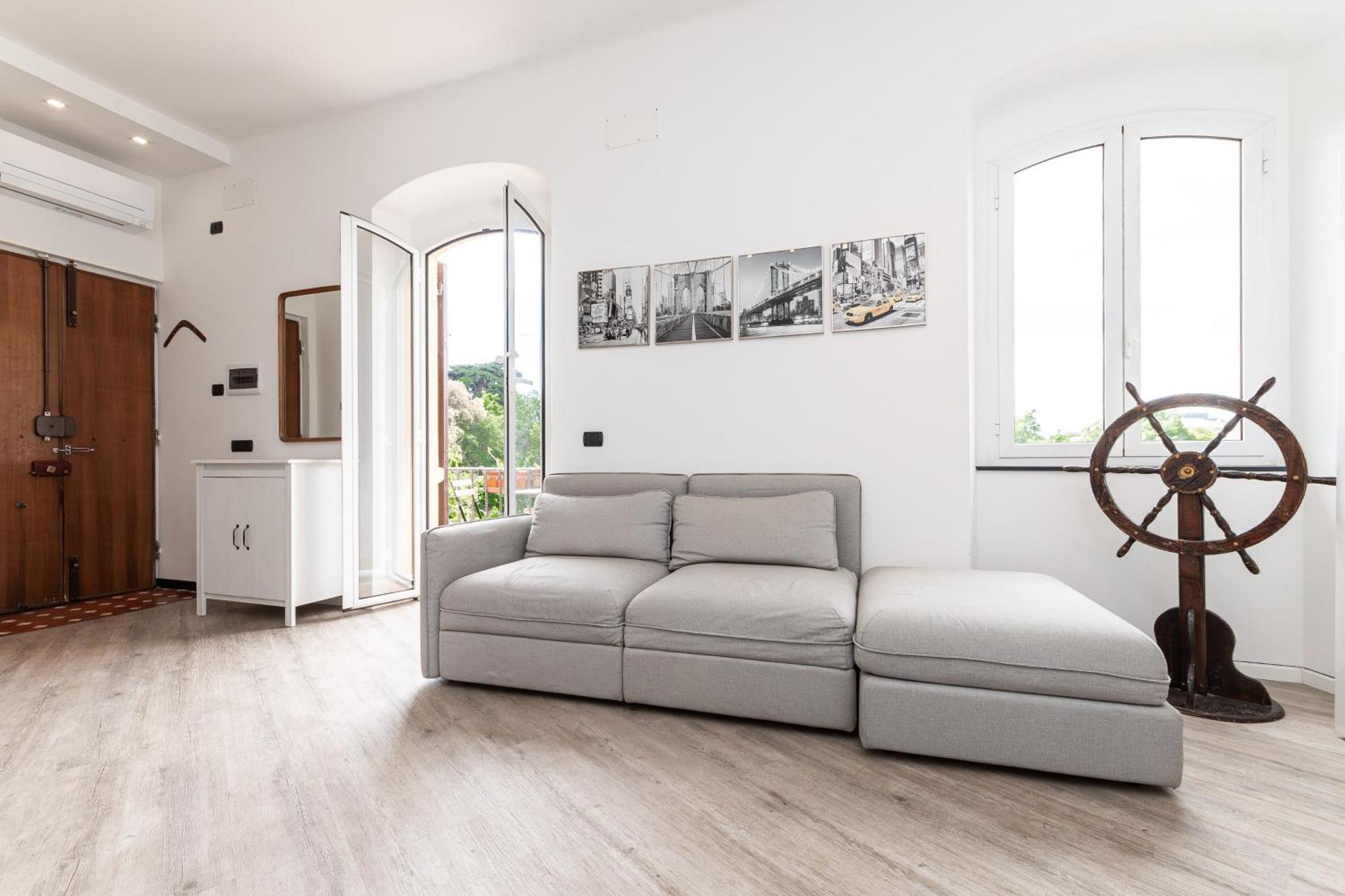 Spacious 3-Bedroom Apartment - 10 Min To City Center & 5 Min To Gaslini Hospital Janov Exteriér fotografie